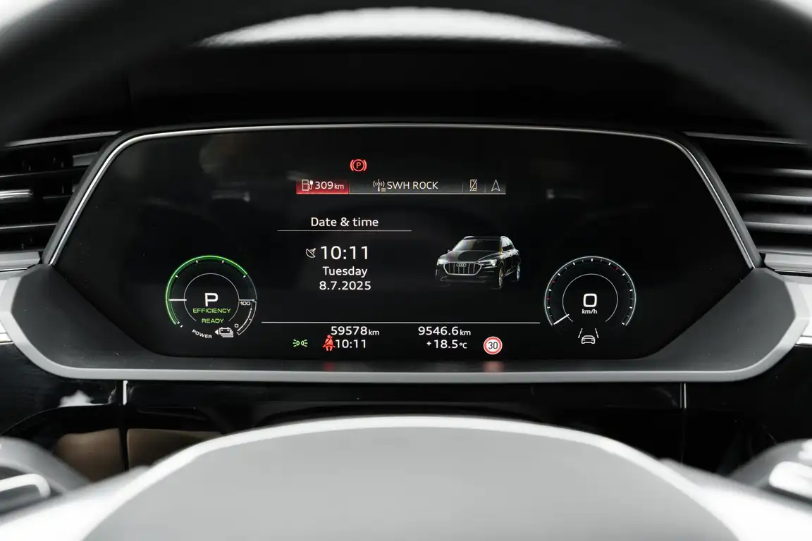 AUDI E-TRON