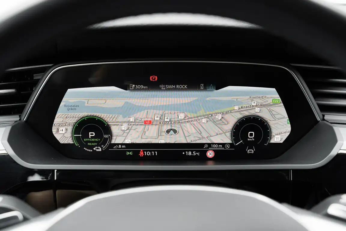 AUDI E-TRON