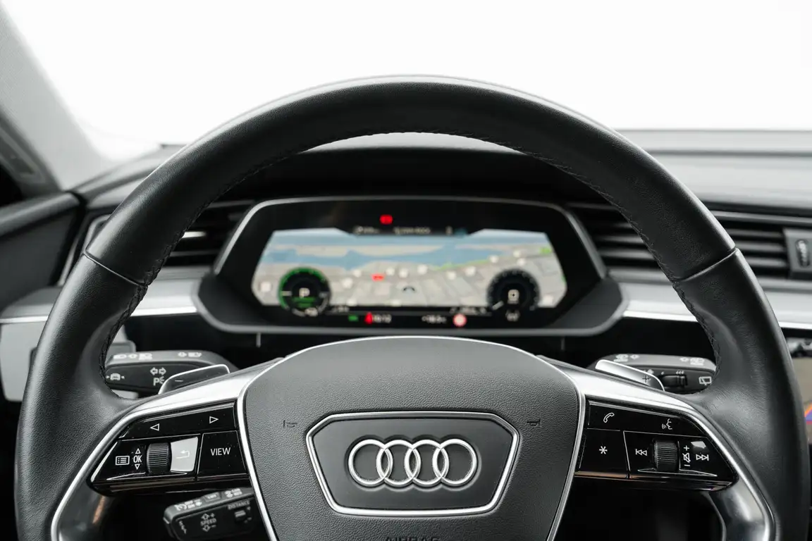 AUDI E-TRON
