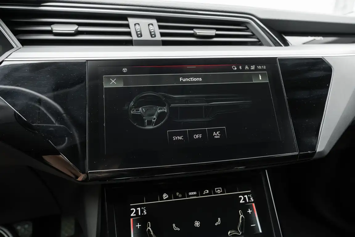 AUDI E-TRON