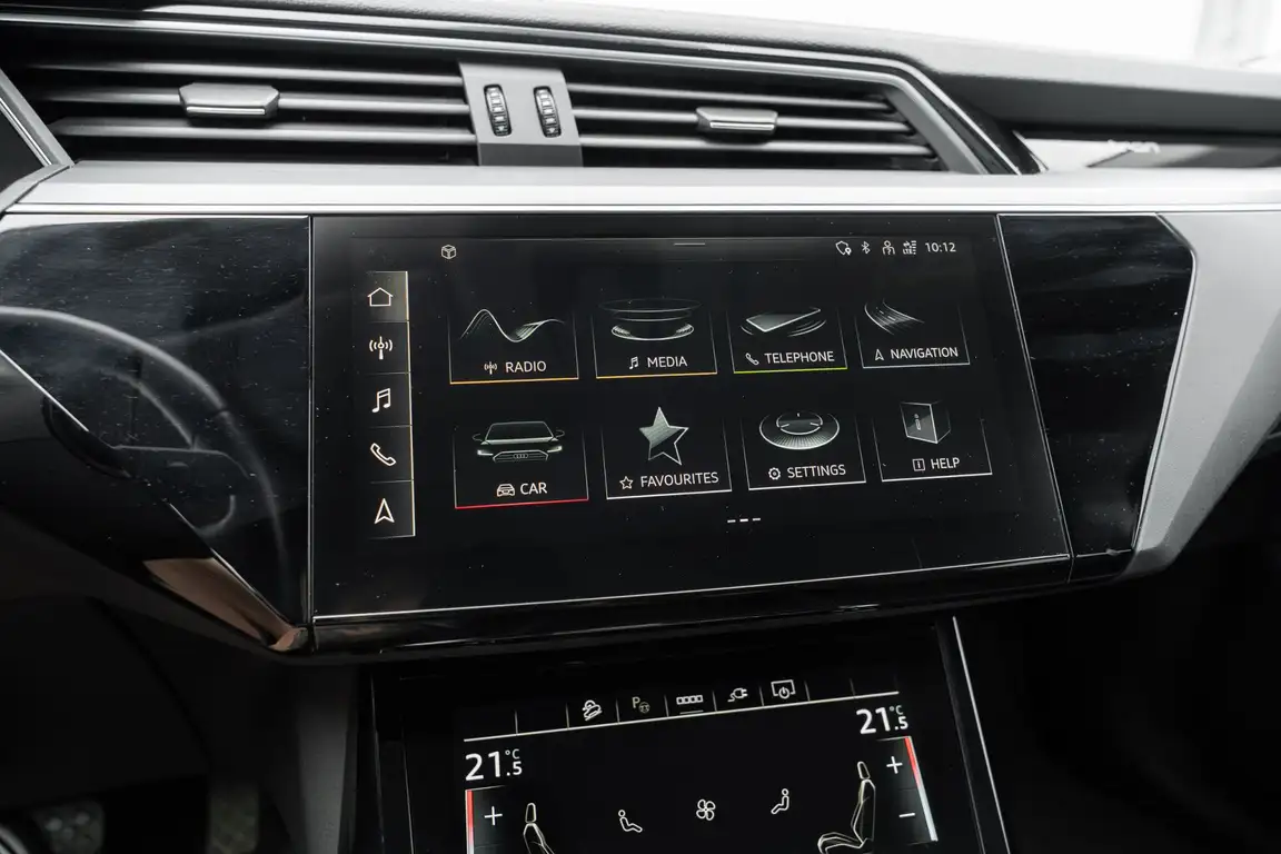 AUDI E-TRON