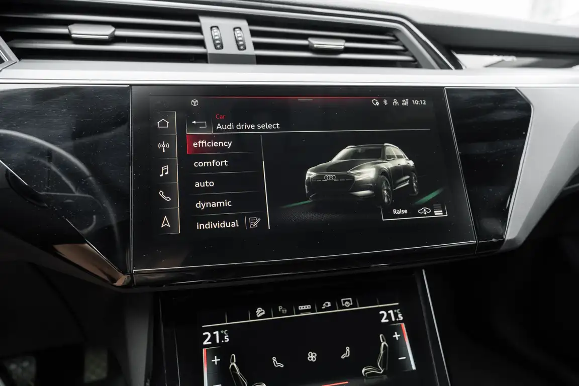 AUDI E-TRON
