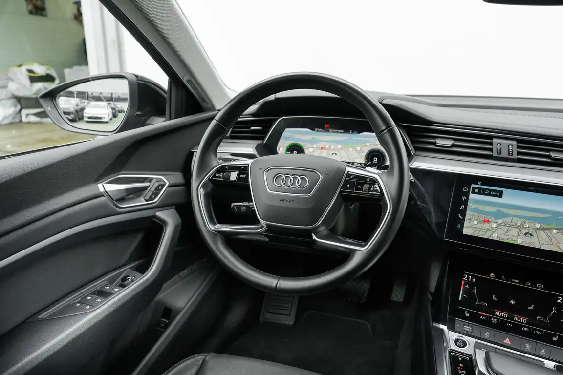 AUDI E-TRON