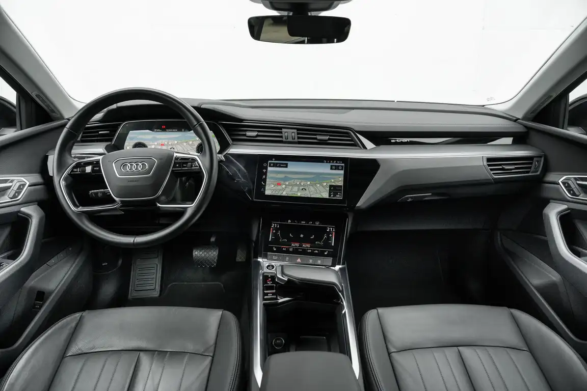 AUDI E-TRON