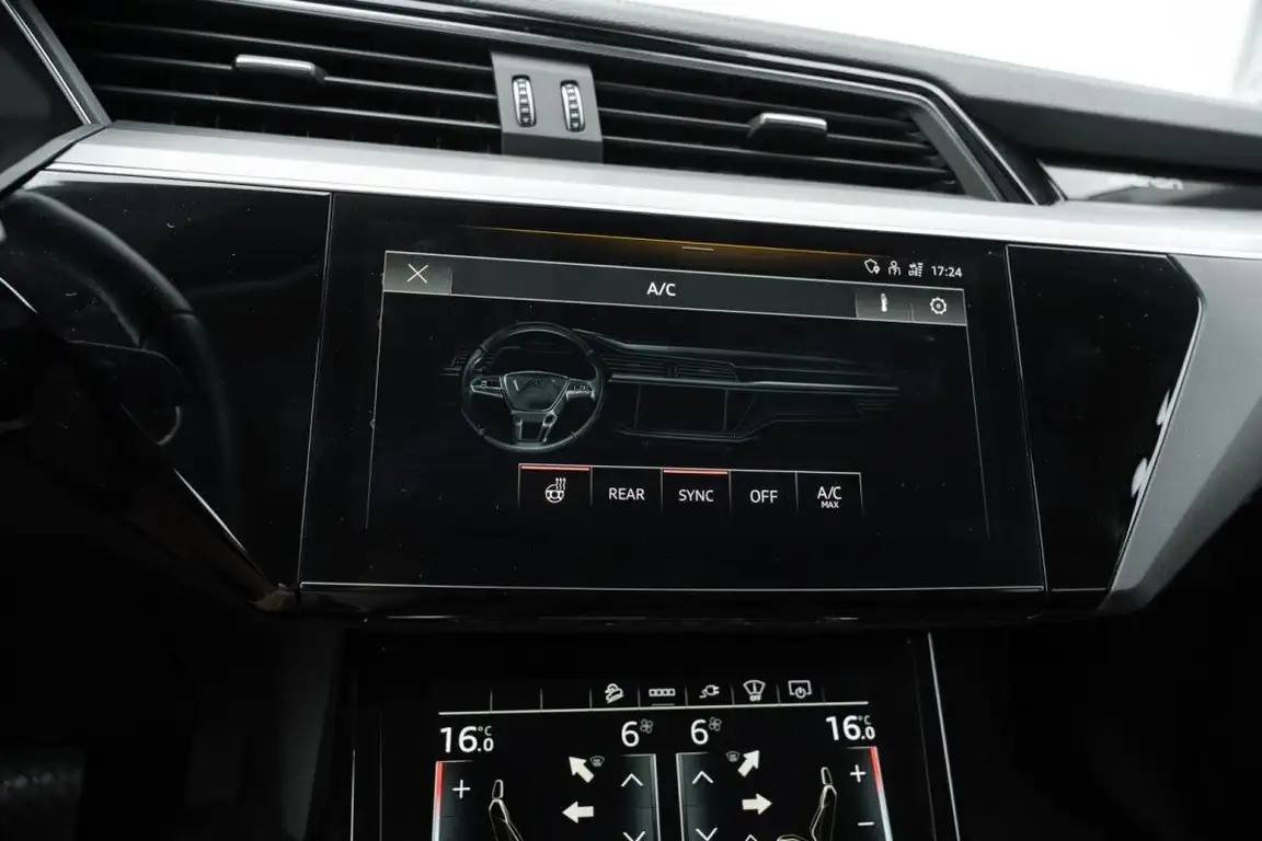 AUDI E-TRON