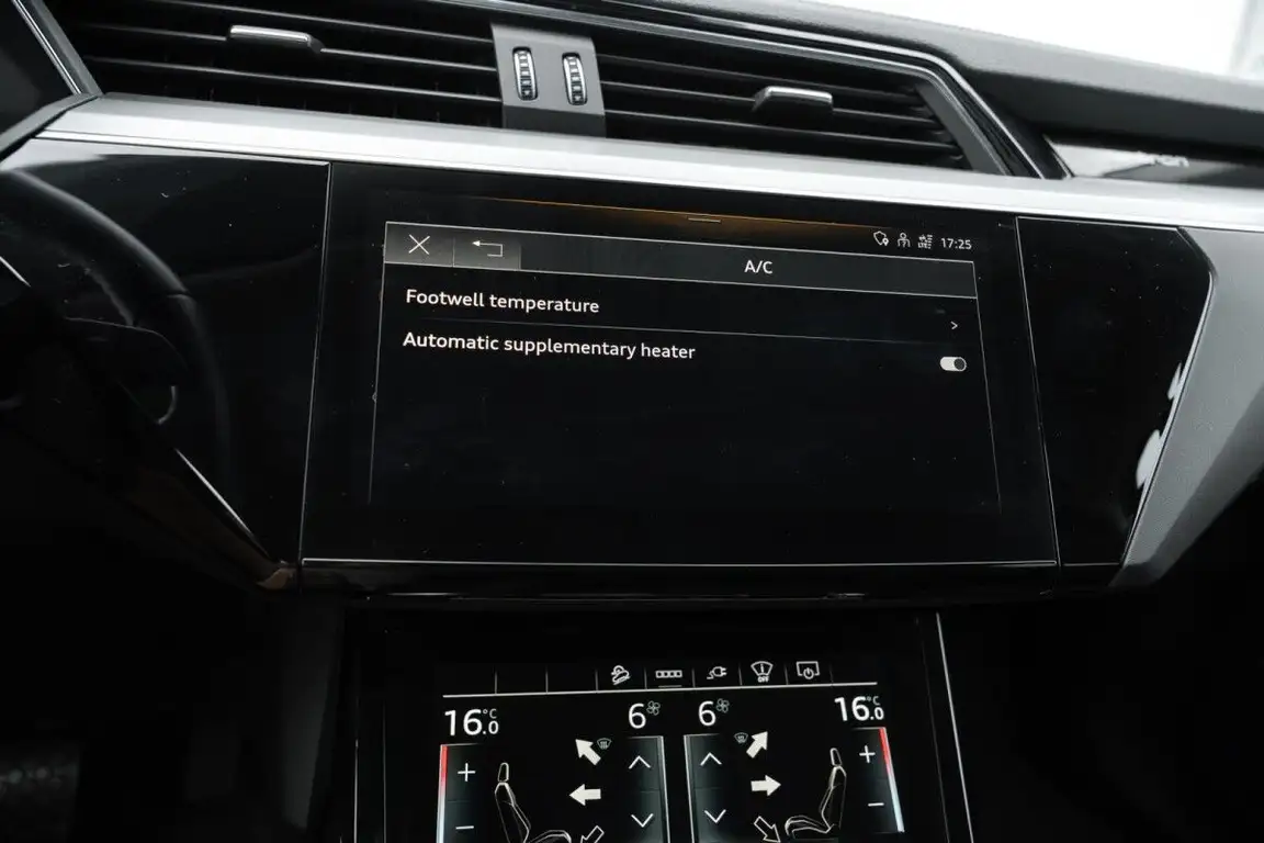 AUDI E-TRON