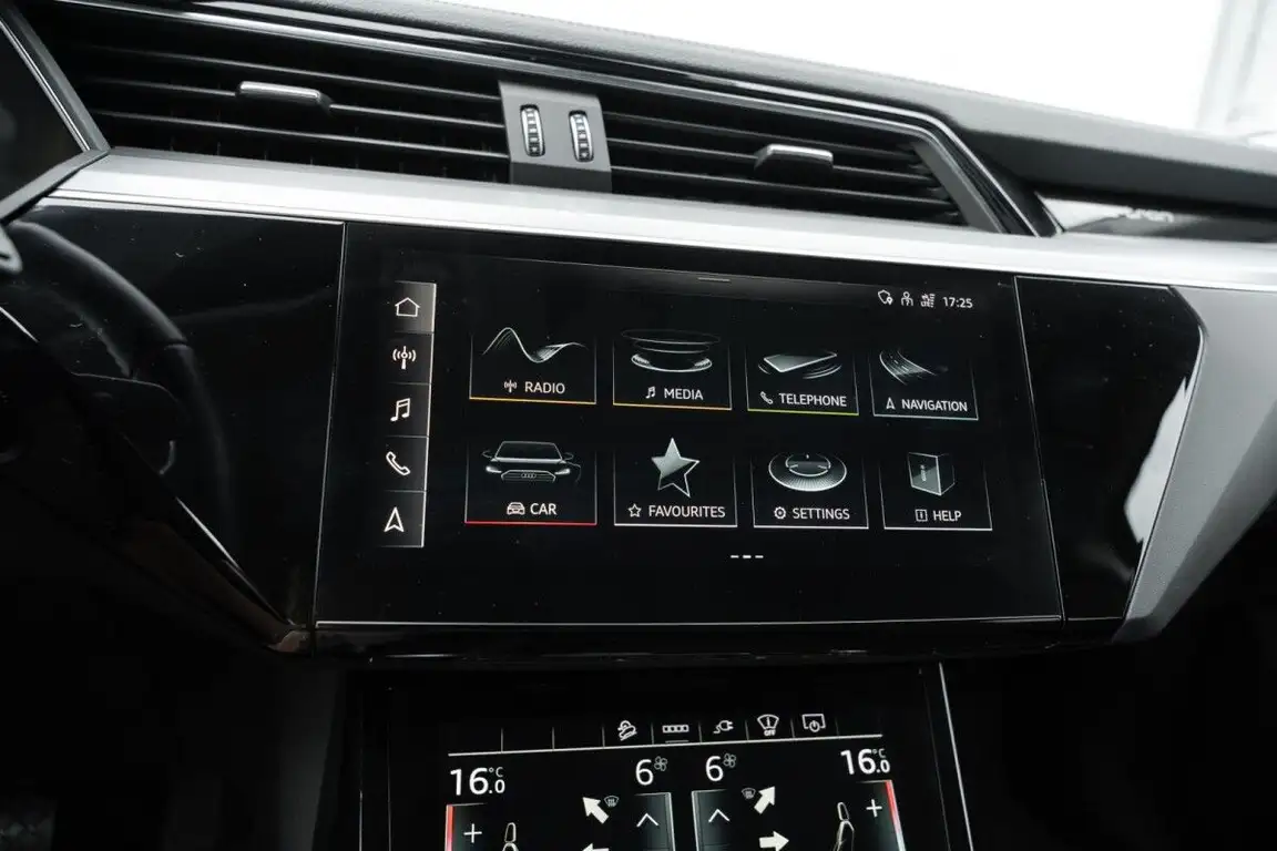 AUDI E-TRON