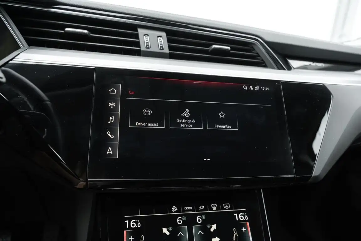 AUDI E-TRON