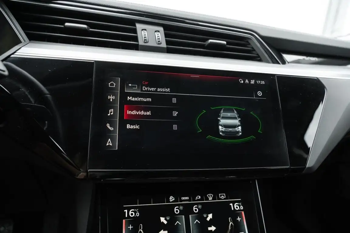 AUDI E-TRON