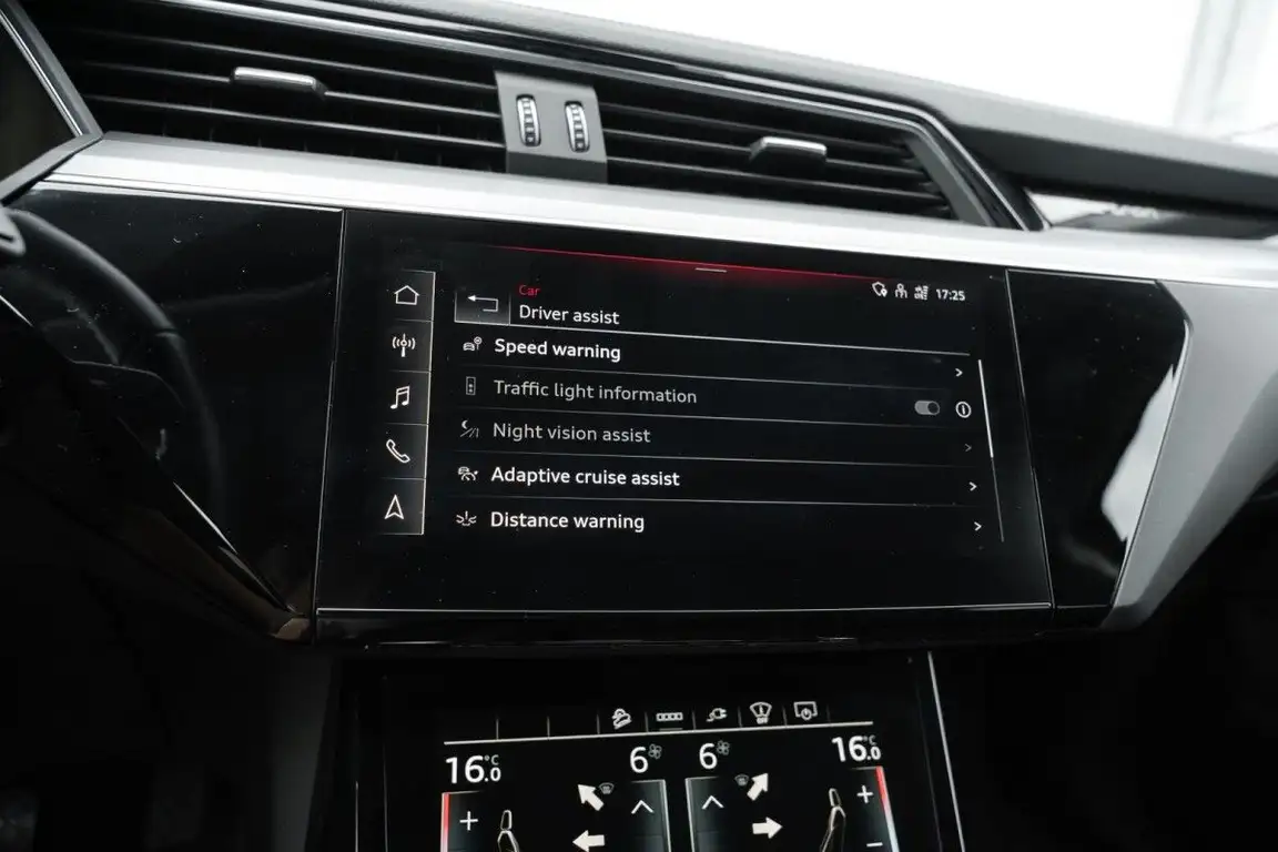 AUDI E-TRON