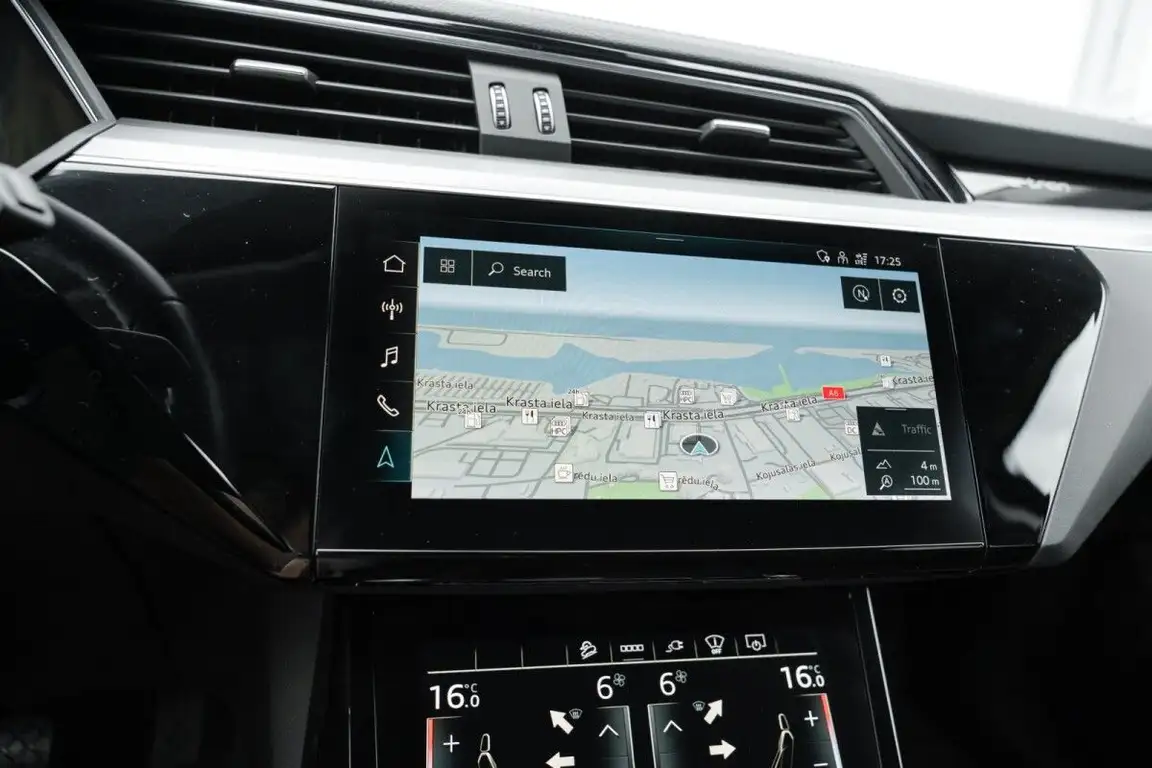 AUDI E-TRON