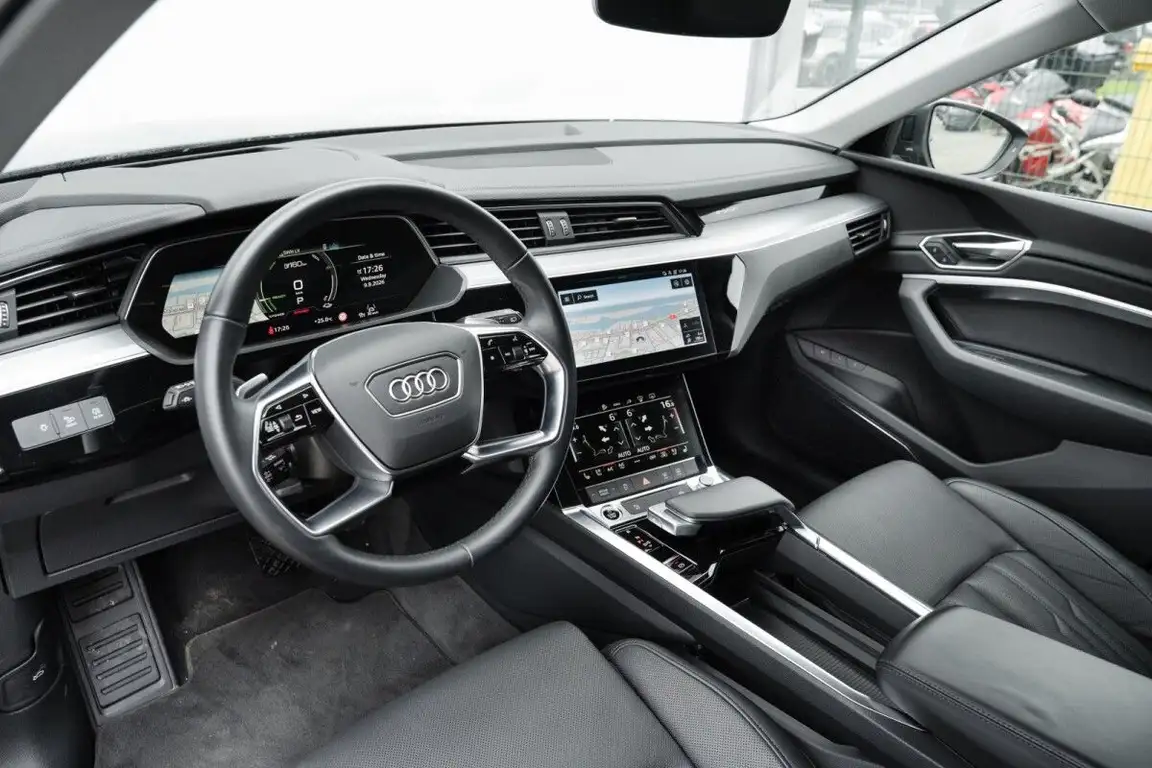 AUDI E-TRON