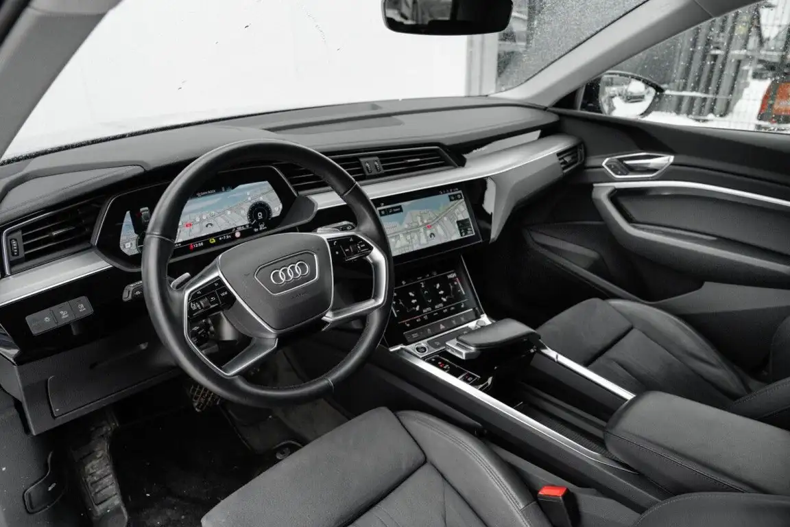 AUDI E-TRON