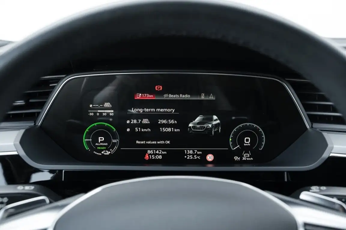 AUDI E-TRON