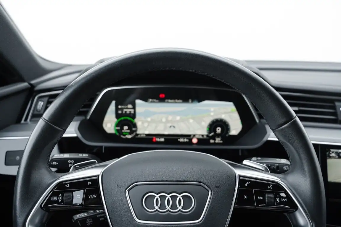 AUDI E-TRON