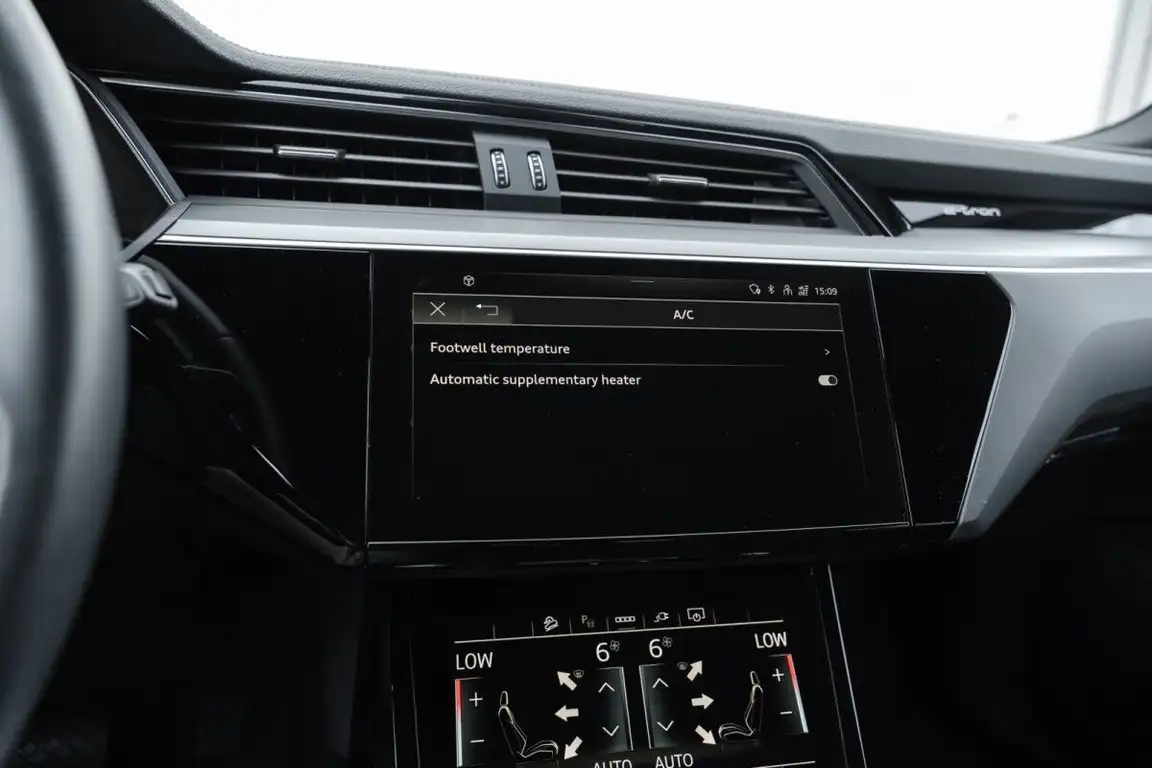AUDI E-TRON