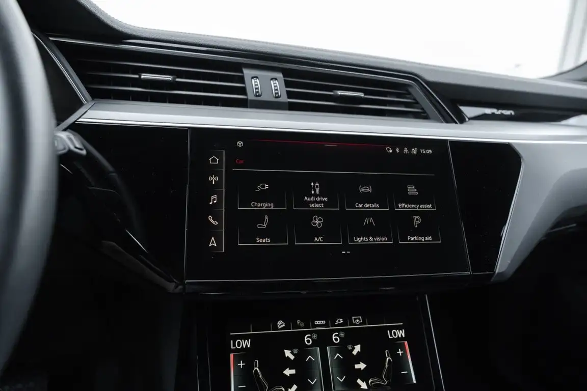 AUDI E-TRON