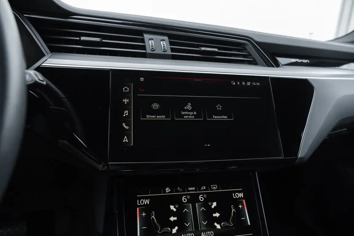 AUDI E-TRON