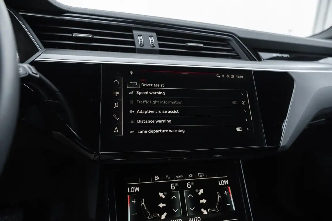AUDI E-TRON