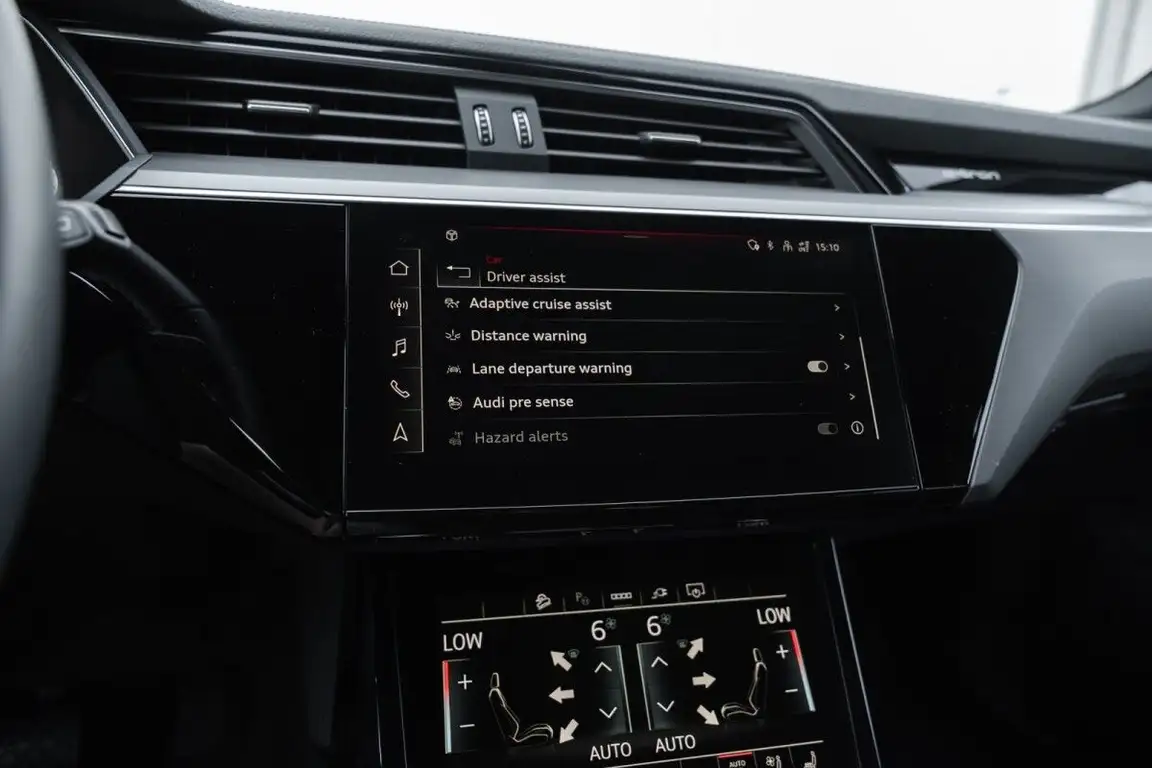AUDI E-TRON