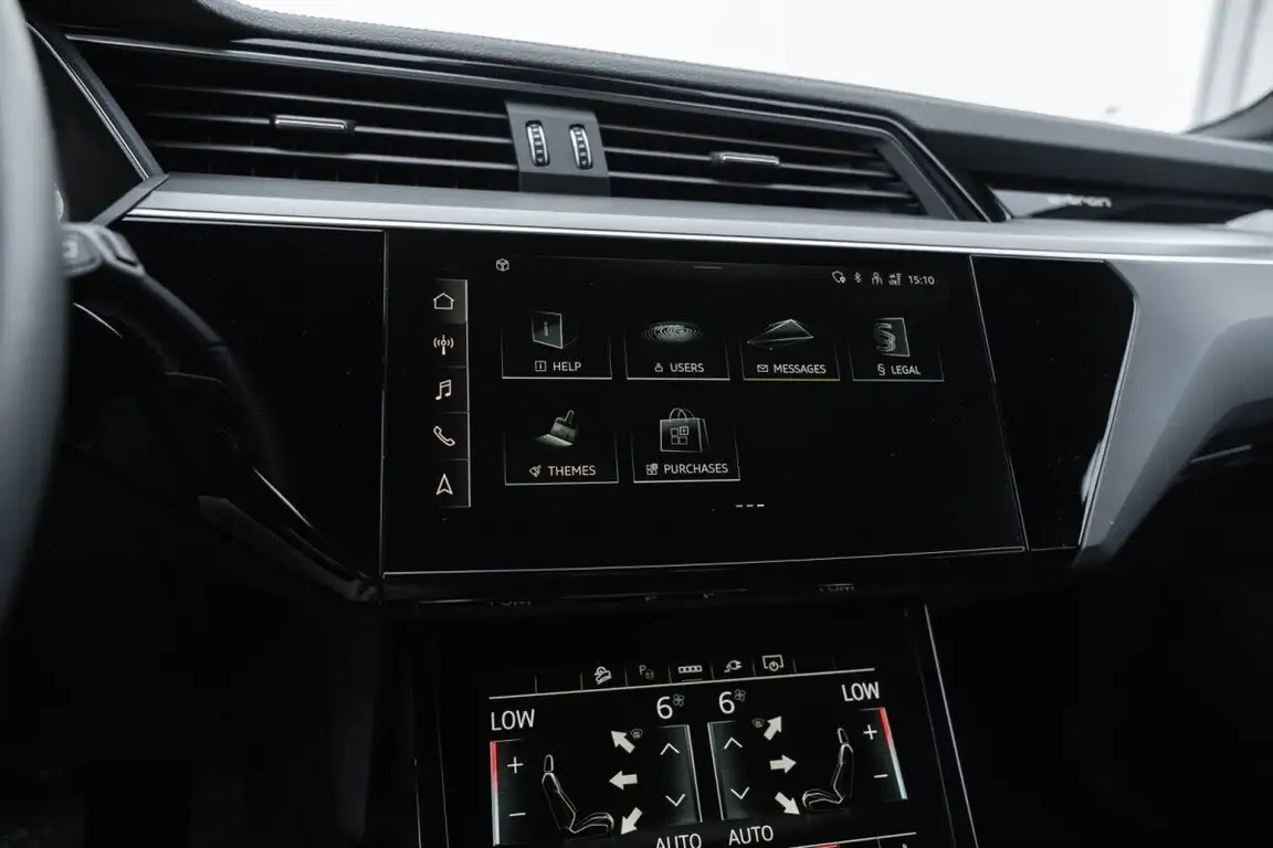 AUDI E-TRON