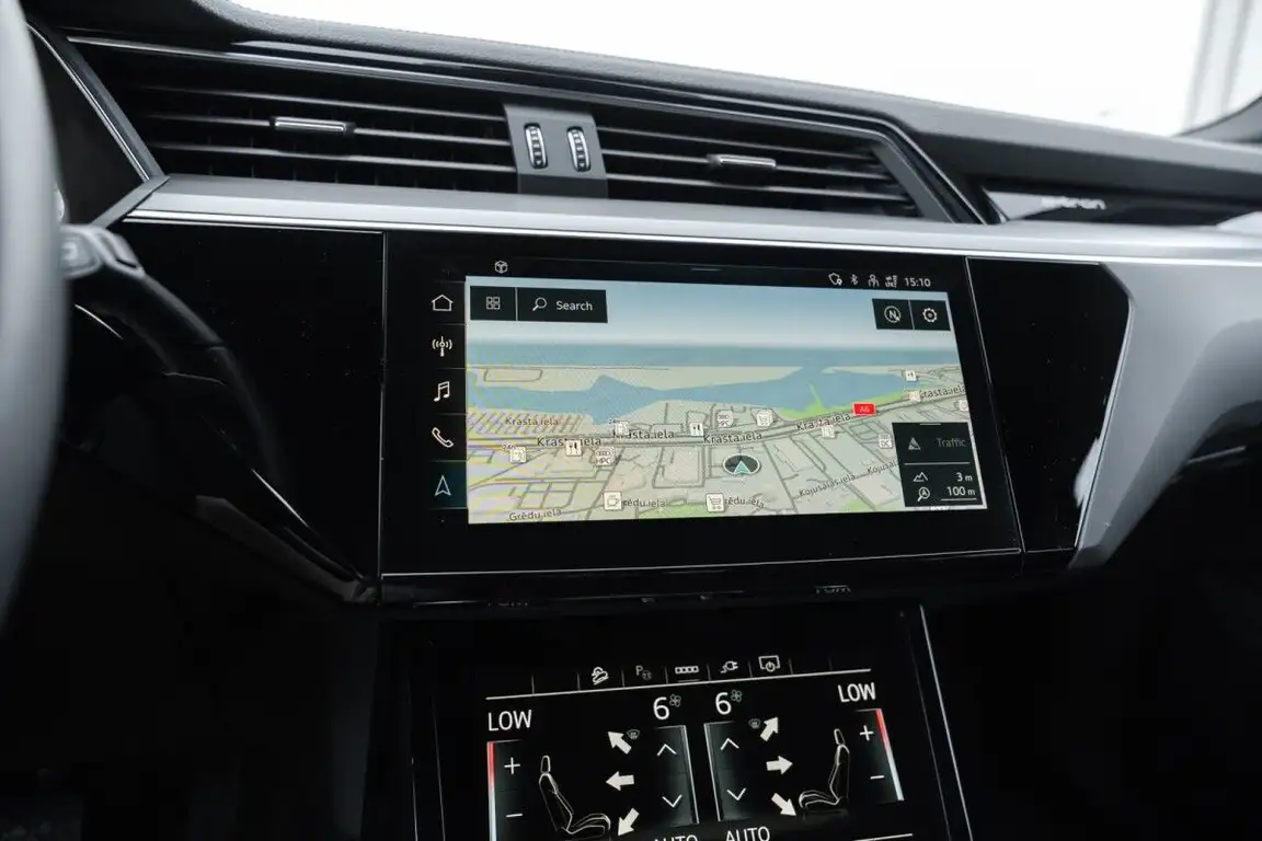 AUDI E-TRON