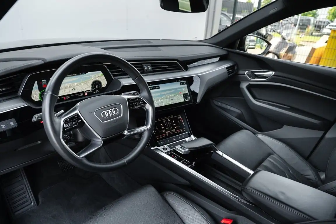 AUDI E-TRON