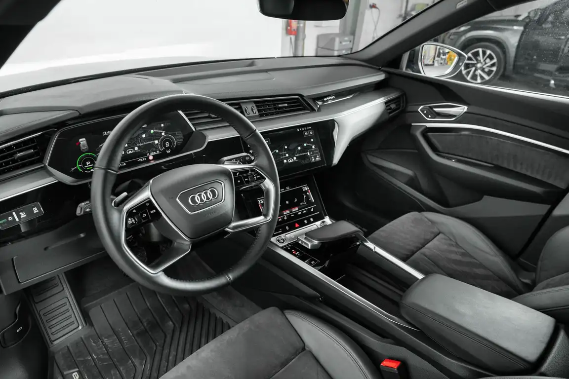 AUDI E-TRON