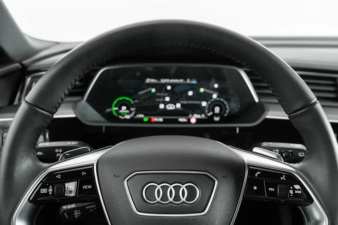 AUDI E-TRON
