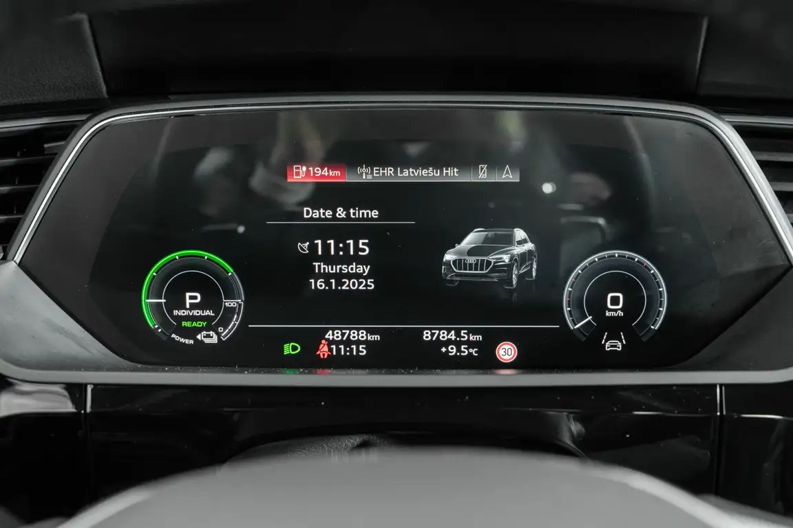 AUDI E-TRON