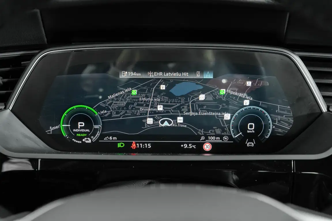 AUDI E-TRON