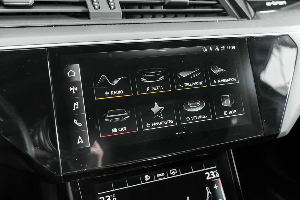 AUDI E-TRON