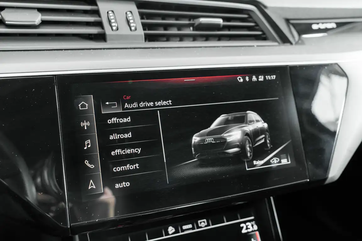 AUDI E-TRON