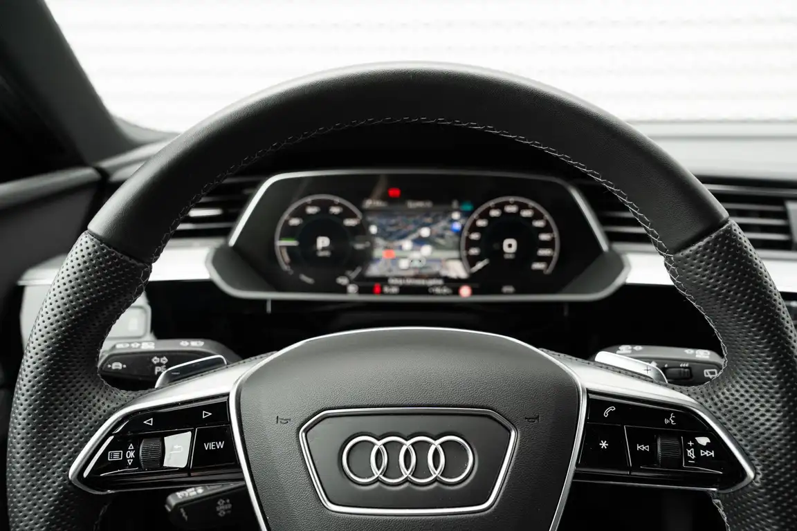 AUDI E-TRON