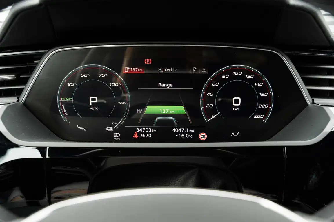AUDI E-TRON