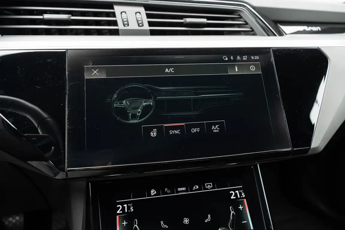 AUDI E-TRON