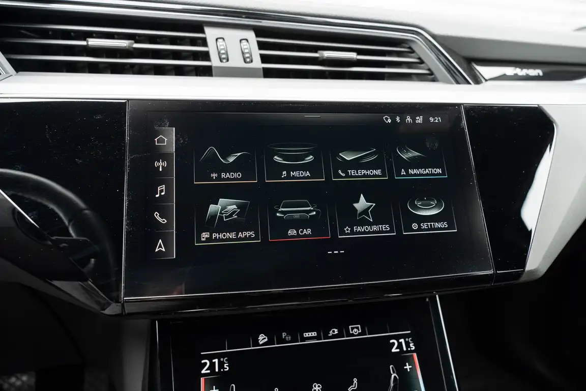 AUDI E-TRON