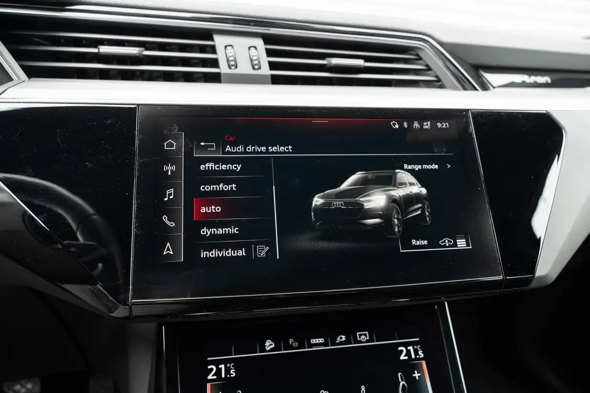 AUDI E-TRON