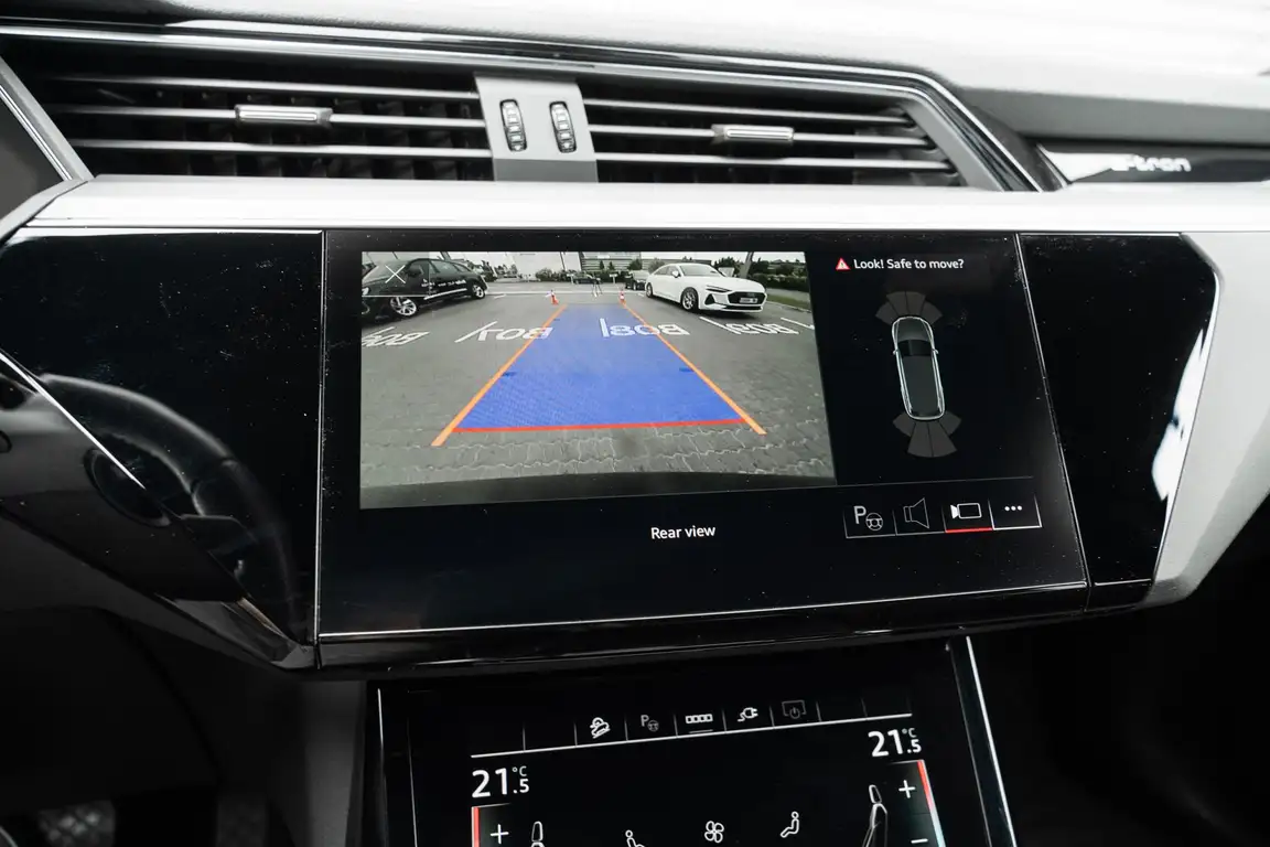 AUDI E-TRON