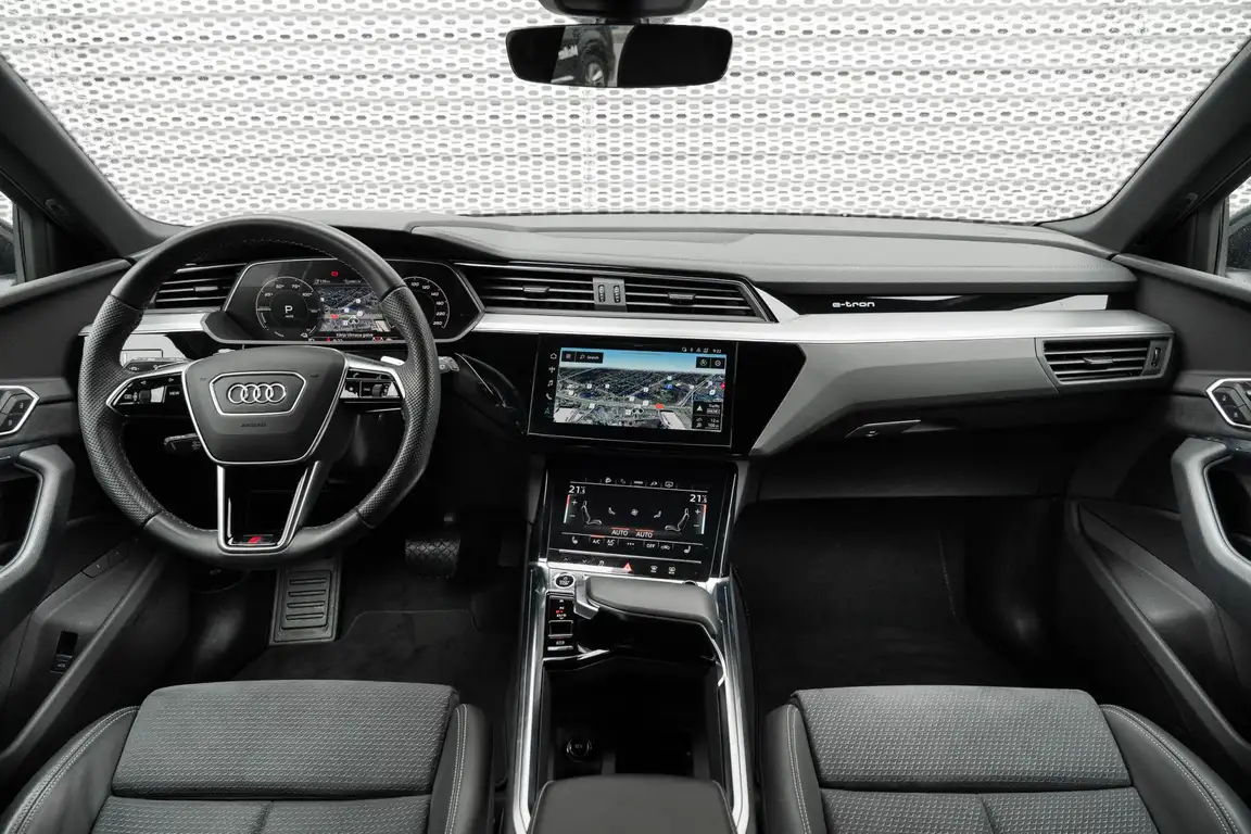 AUDI E-TRON