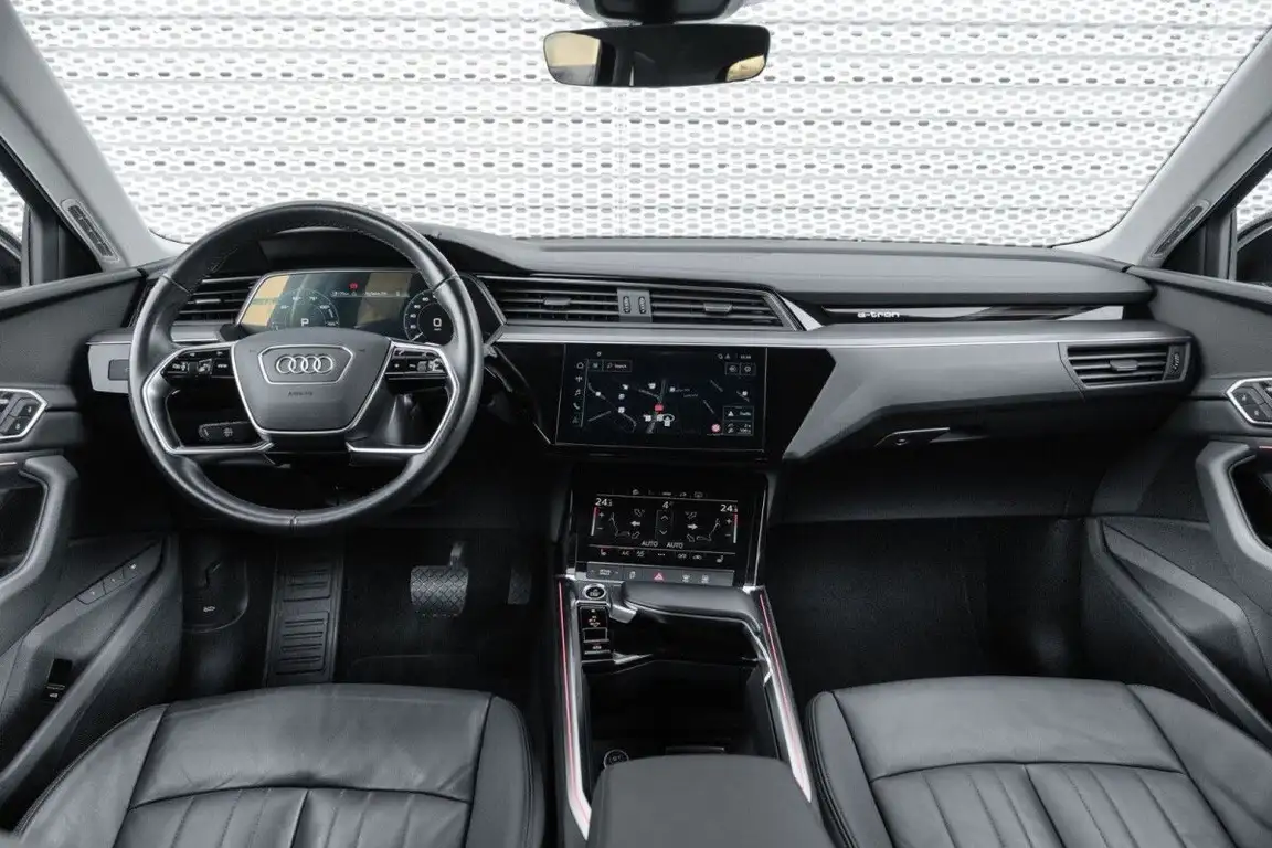AUDI E-TRON