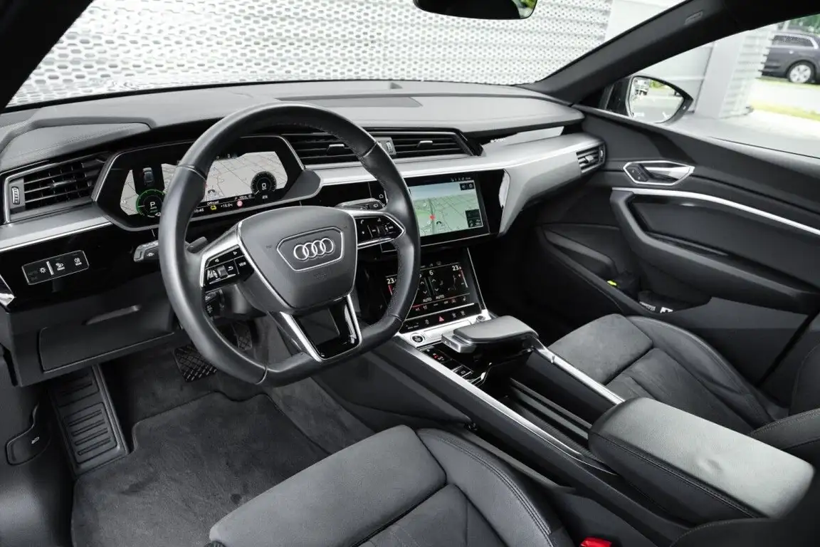 AUDI E-TRON