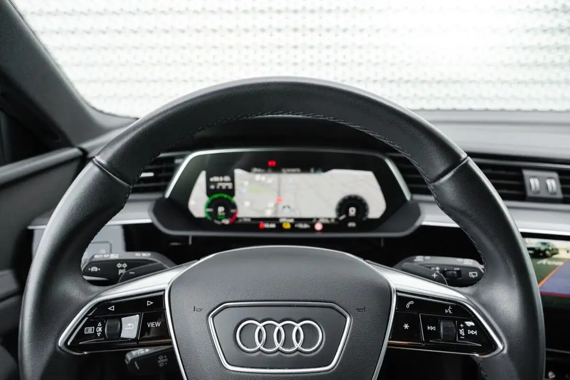 AUDI E-TRON