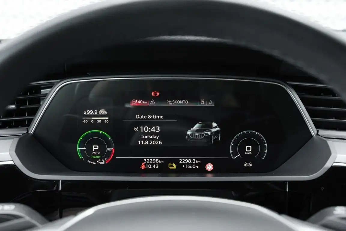 AUDI E-TRON