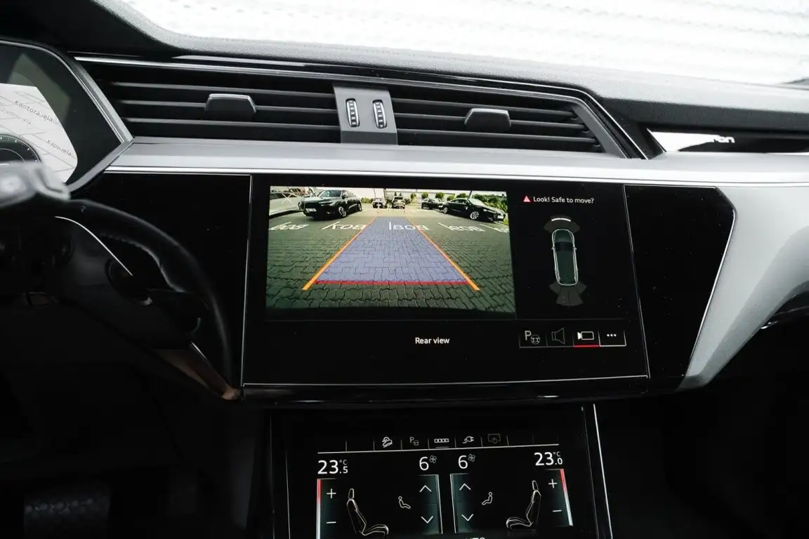 AUDI E-TRON