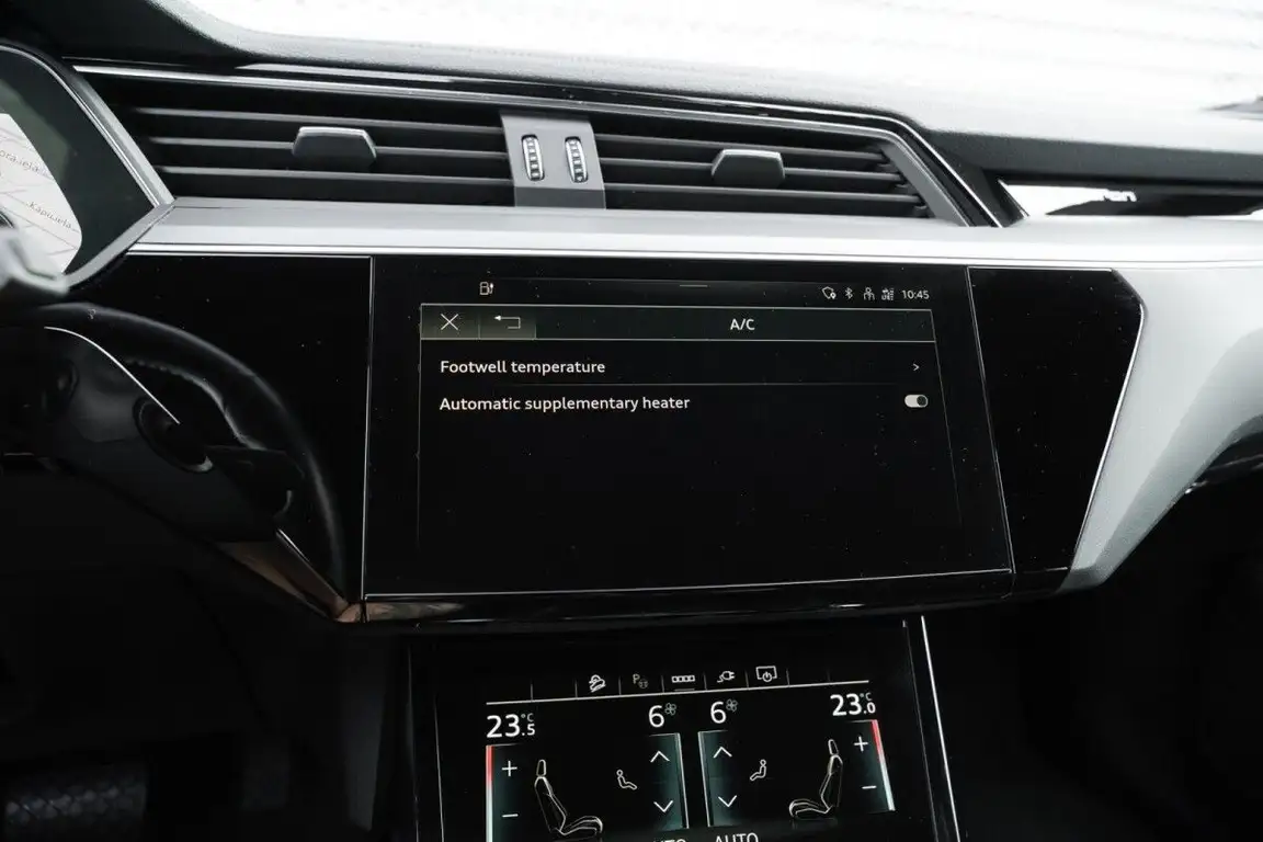 AUDI E-TRON