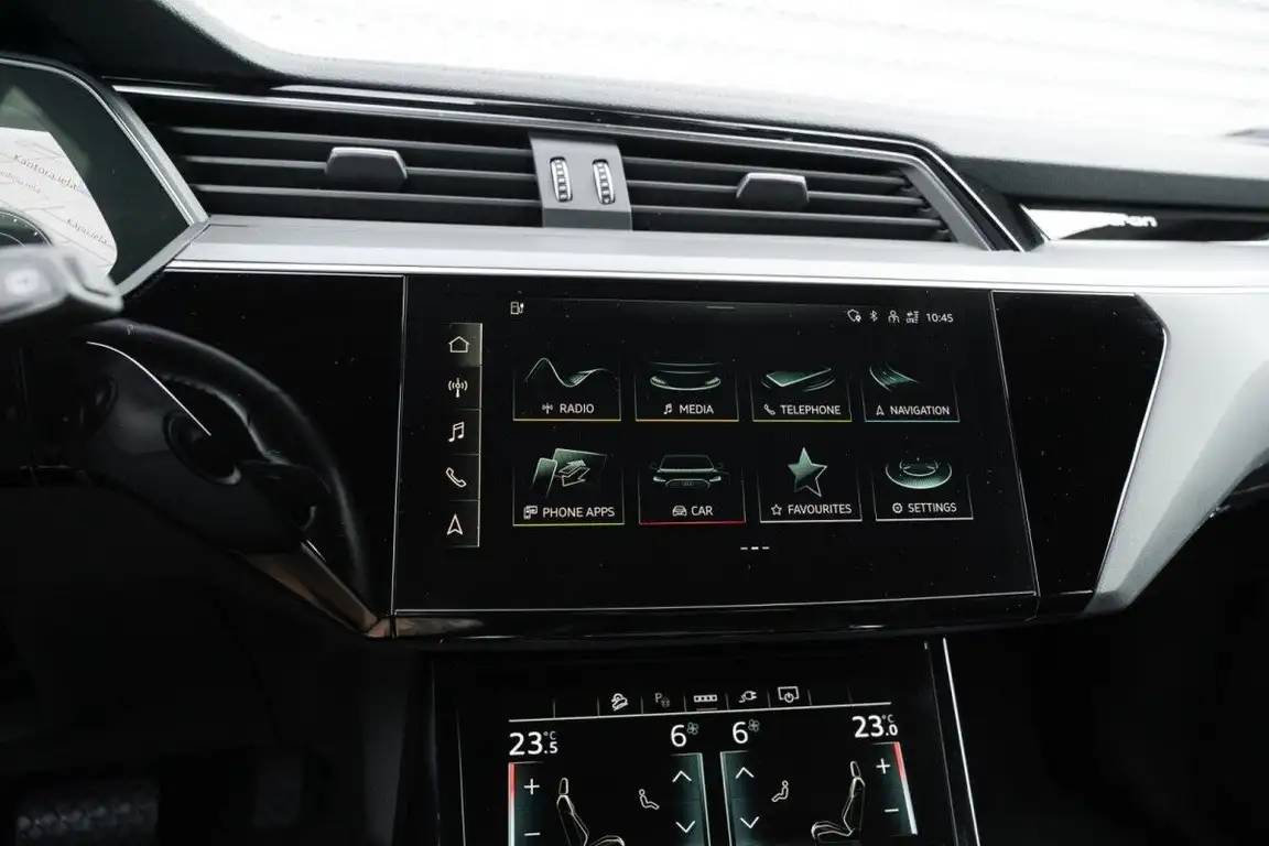AUDI E-TRON