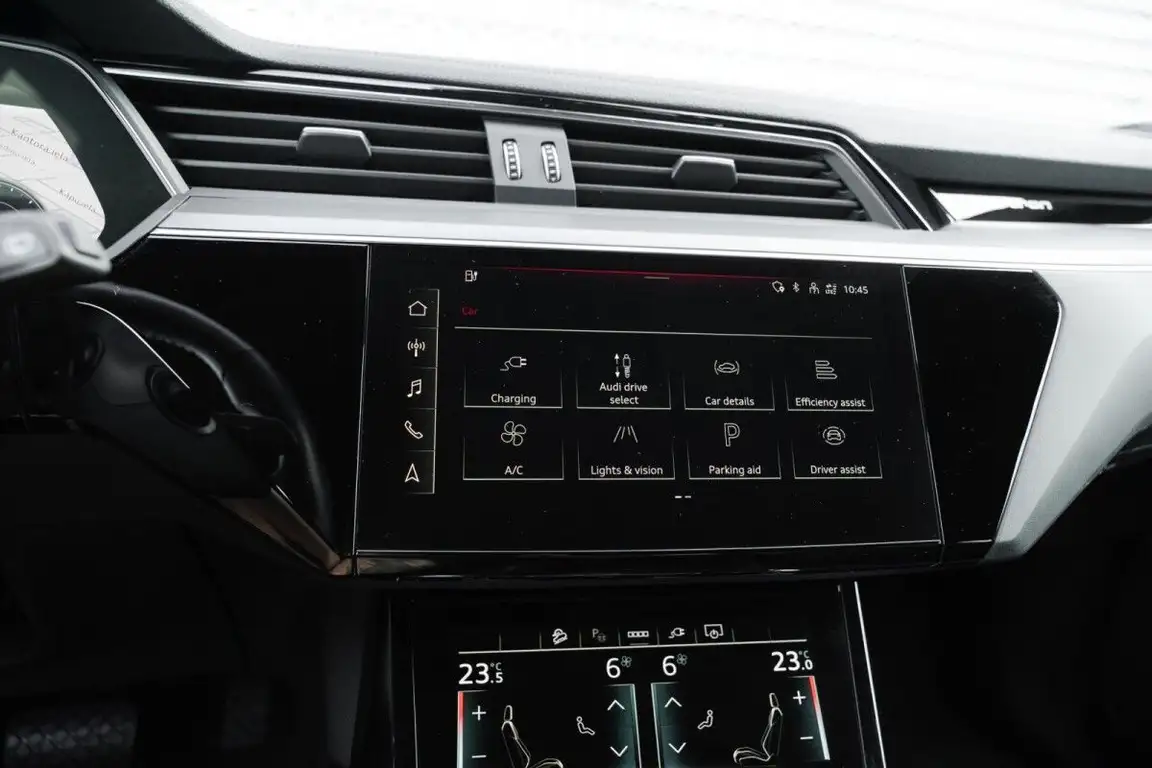 AUDI E-TRON