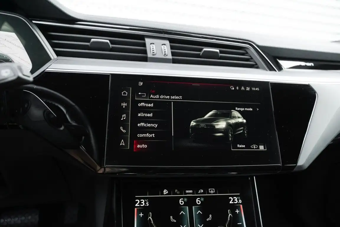 AUDI E-TRON