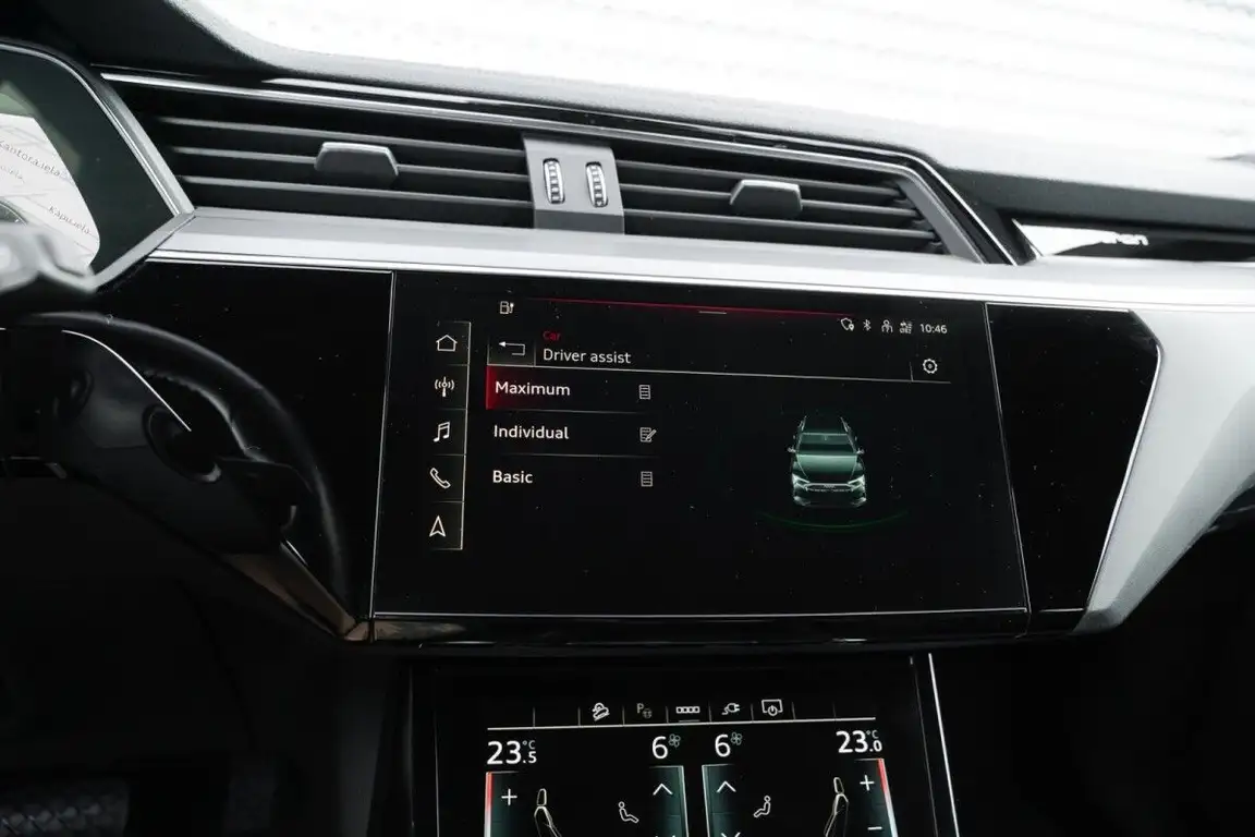 AUDI E-TRON